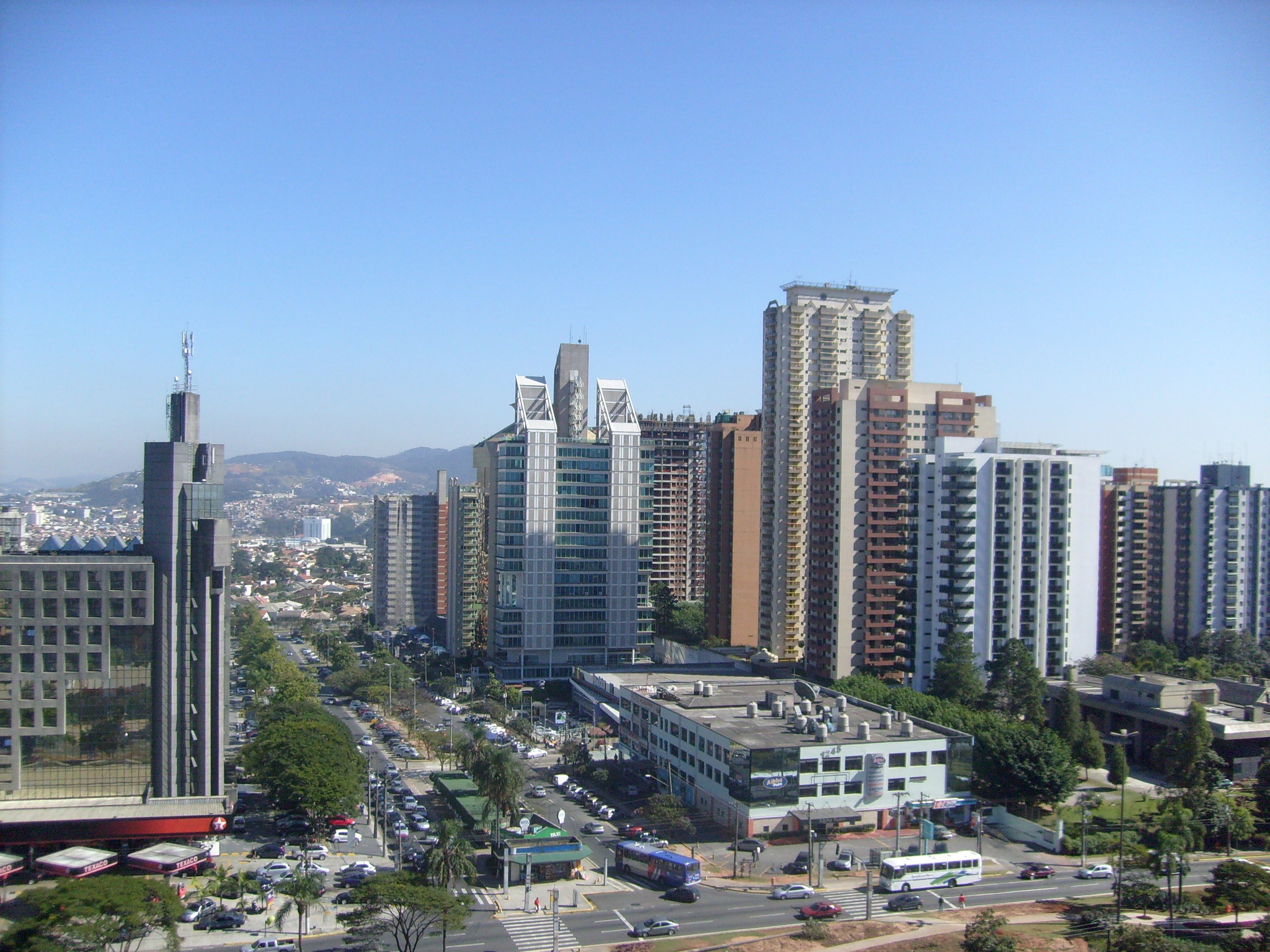 Em Alphaville, São Paulo, condomínios verticais se consolidam como opção