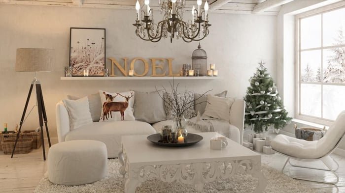 sala de estar clara com decoração de natal