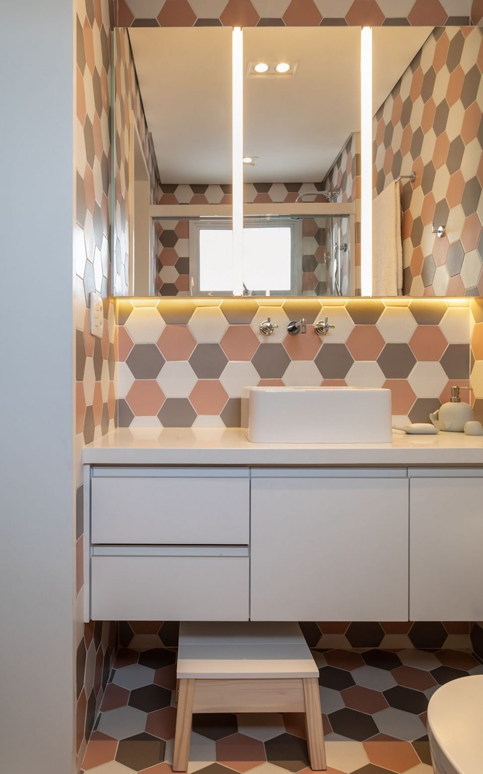 Como iluminar espelho de banheiro e melhorar a iluminação do cômodo