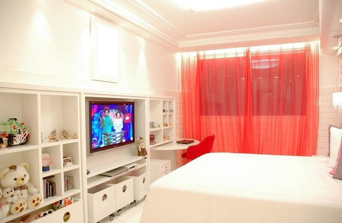 cortina de tecido fino e colorido para uma decoração divertida