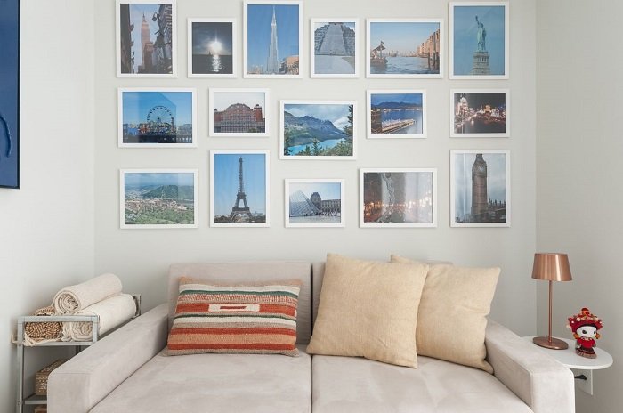 parede de quadros com fotos de viagem