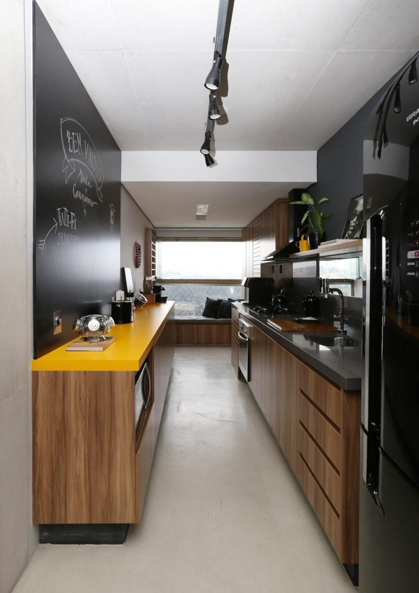 exemplo de cozinha corredor com espaço otimizado