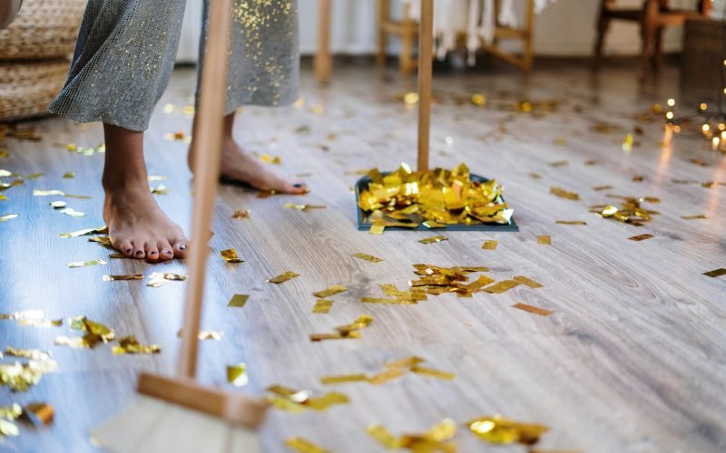 festa, barulho e bagunça em condomínio e apartamentos
